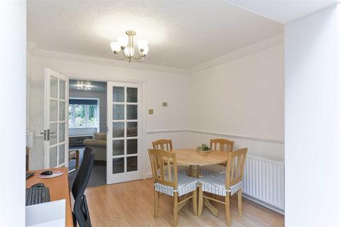 5 Delves, Tadworth, KT20 5UF
