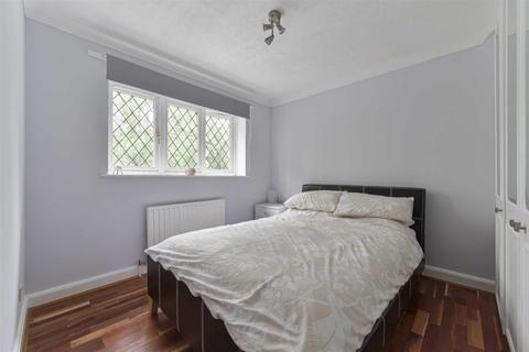 5 Delves, Tadworth, KT20 5UF