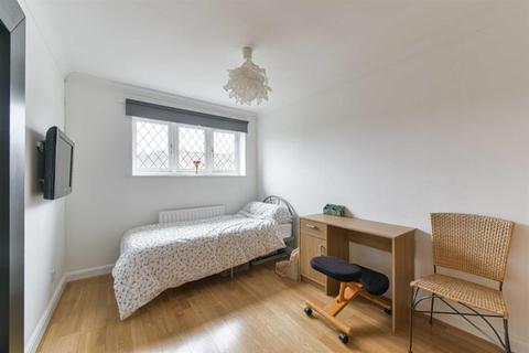 5 Delves, Tadworth, KT20 5UF