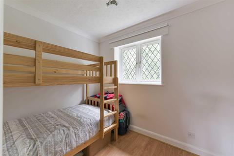 5 Delves, Tadworth, KT20 5UF