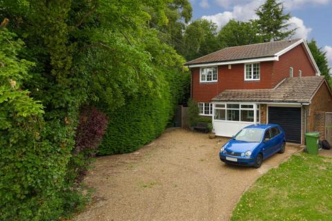 7 The Brindles, Banstead, SM7 1AE