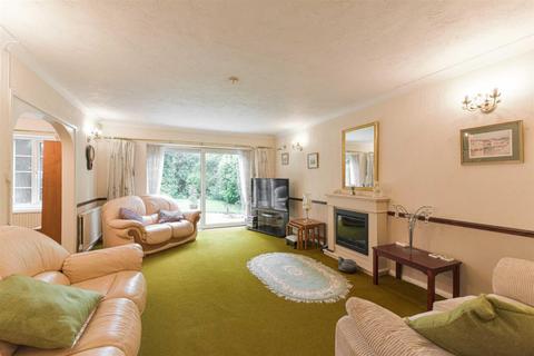 7 The Brindles, Banstead, SM7 1AE