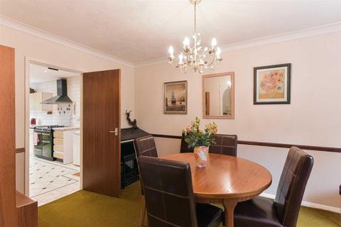 7 The Brindles, Banstead, SM7 1AE