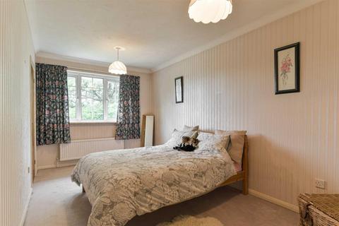 7 The Brindles, Banstead, SM7 1AE