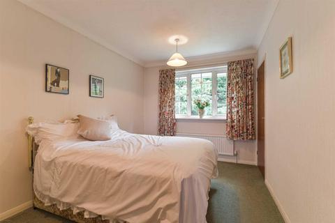 7 The Brindles, Banstead, SM7 1AE