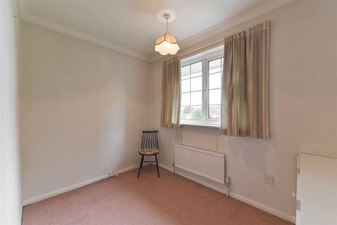 7 The Brindles, Banstead, SM7 1AE