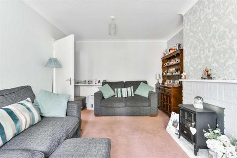 10 Cheviot Close, Banstead, SM7 2PD