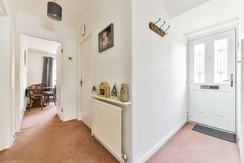 10 Cheviot Close, Banstead, SM7 2PD
