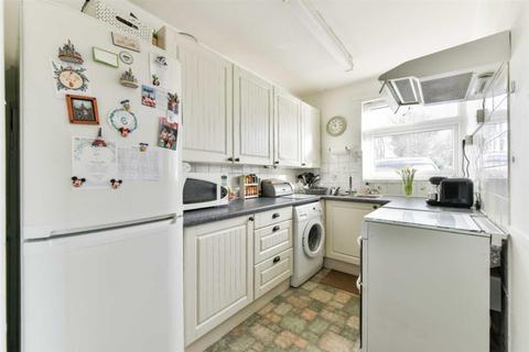 10 Cheviot Close, Banstead, SM7 2PD