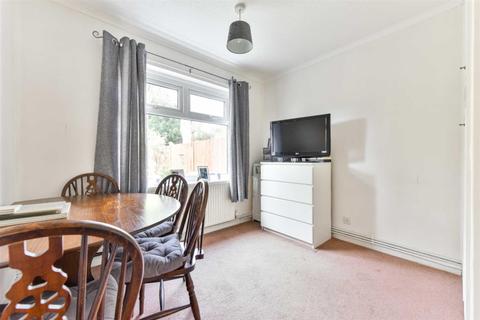 10 Cheviot Close, Banstead, SM7 2PD