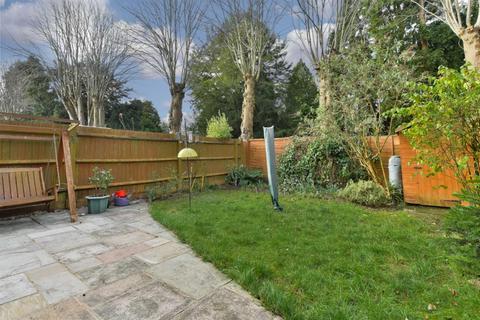 10 Cheviot Close, Banstead, SM7 2PD