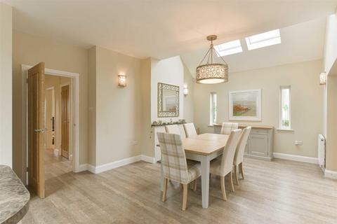 15 Cunningham Road, Banstead, SM7 3HG