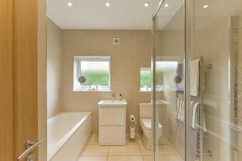15 Cunningham Road, Banstead, SM7 3HG