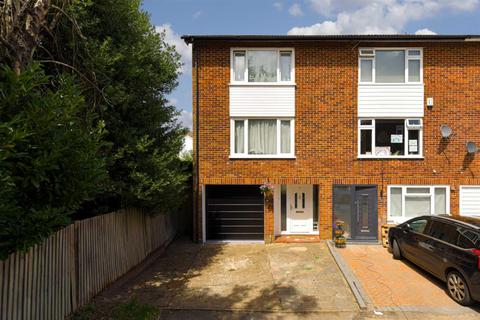 11 Stirling Close, Banstead, SM7 2HR