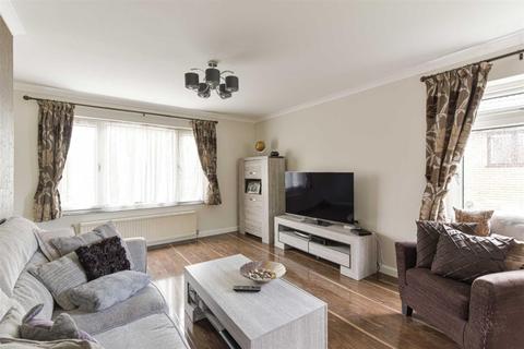 11 Stirling Close, Banstead, SM7 2HR