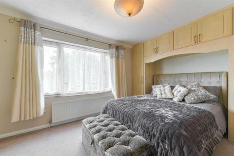 11 Stirling Close, Banstead, SM7 2HR