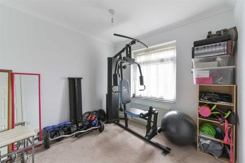11 Stirling Close, Banstead, SM7 2HR
