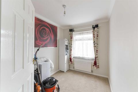 11 Stirling Close, Banstead, SM7 2HR