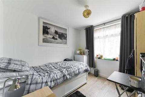 11 Stirling Close, Banstead, SM7 2HR