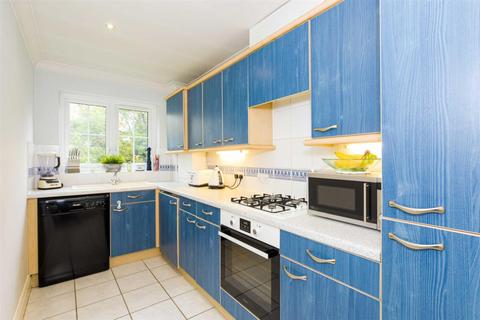 23 Corner Farm Close, Tadworth, KT20 5SJ