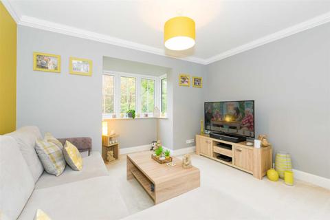 23 Corner Farm Close, Tadworth, KT20 5SJ