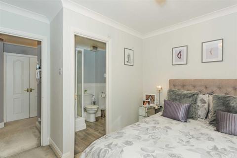 23 Corner Farm Close, Tadworth, KT20 5SJ