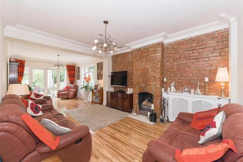 4 Warren Road, Banstead, SM7 1LA