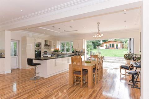 4 Warren Road, Banstead, SM7 1LA