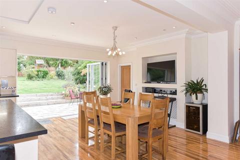 4 Warren Road, Banstead, SM7 1LA