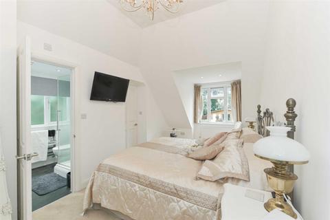 4 Warren Road, Banstead, SM7 1LA