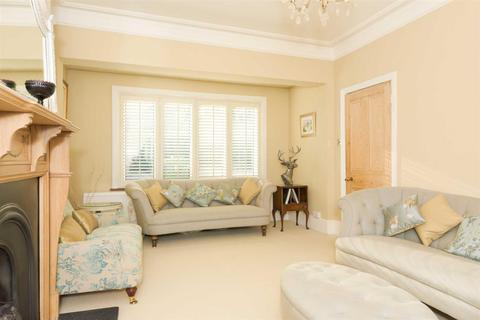 69 Banstead Road, Epsom, KT17 3HH