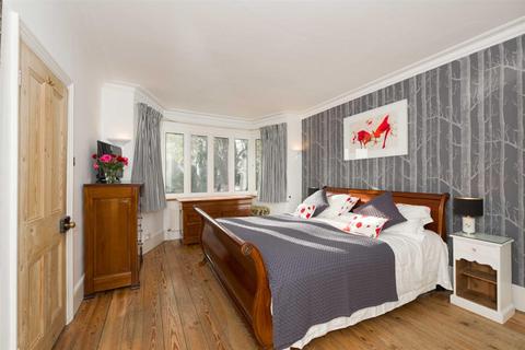 69 Banstead Road, Epsom, KT17 3HH