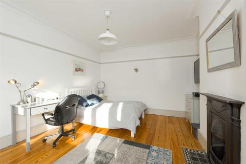 69 Banstead Road, Epsom, KT17 3HH