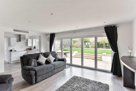 16 Geralds Grove, Banstead, SM7 1NE