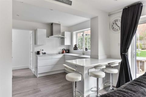 16 Geralds Grove, Banstead, SM7 1NE