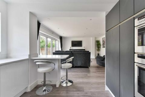 16 Geralds Grove, Banstead, SM7 1NE