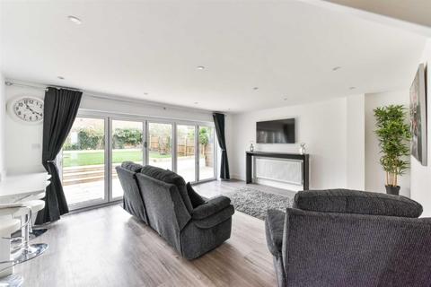 16 Geralds Grove, Banstead, SM7 1NE