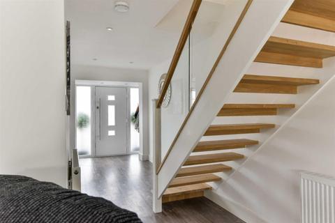 16 Geralds Grove, Banstead, SM7 1NE