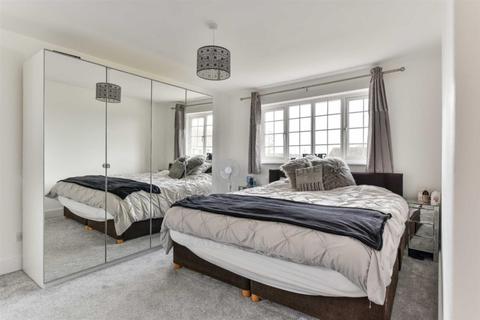 16 Geralds Grove, Banstead, SM7 1NE