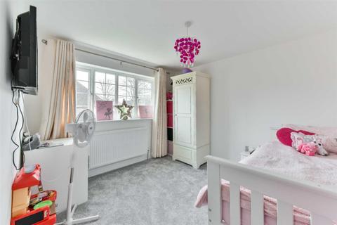 16 Geralds Grove, Banstead, SM7 1NE