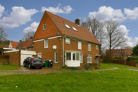 23 Gale Crescent, Banstead, SM7 2HZ