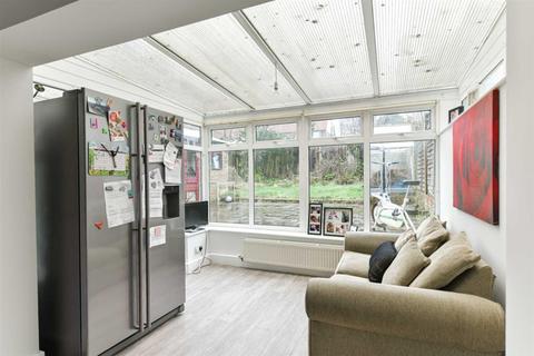 23 Gale Crescent, Banstead, SM7 2HZ