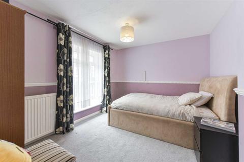 23 Gale Crescent, Banstead, SM7 2HZ
