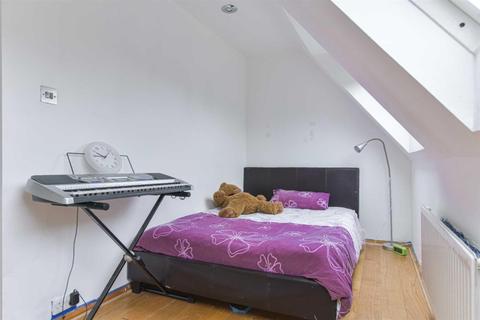 23 Gale Crescent, Banstead, SM7 2HZ