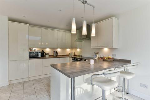 43 Burgh Wood, Banstead, SM7 1EW