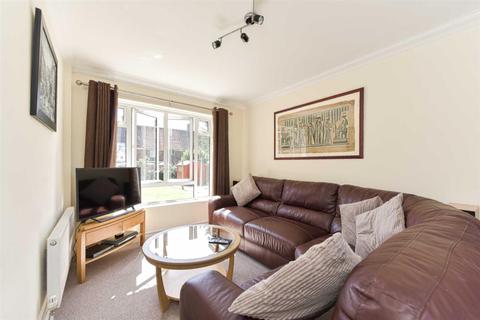 8 Horsecroft, Banstead, SM7 2HB