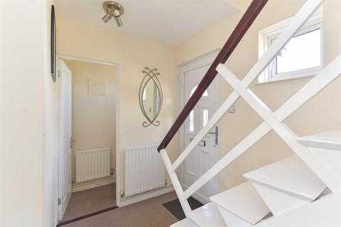 8 Horsecroft, Banstead, SM7 2HB