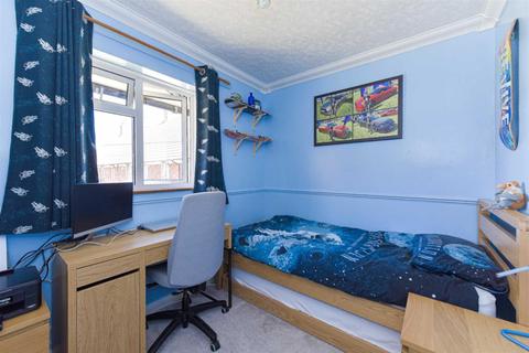 8 Horsecroft, Banstead, SM7 2HB