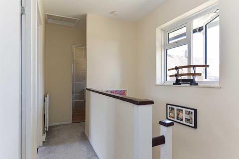 8 Horsecroft, Banstead, SM7 2HB