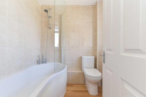 8 Horsecroft, Banstead, SM7 2HB